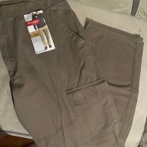 Wrangler Cargo Pants . Size 38-30 NWT. Relaxed Fit